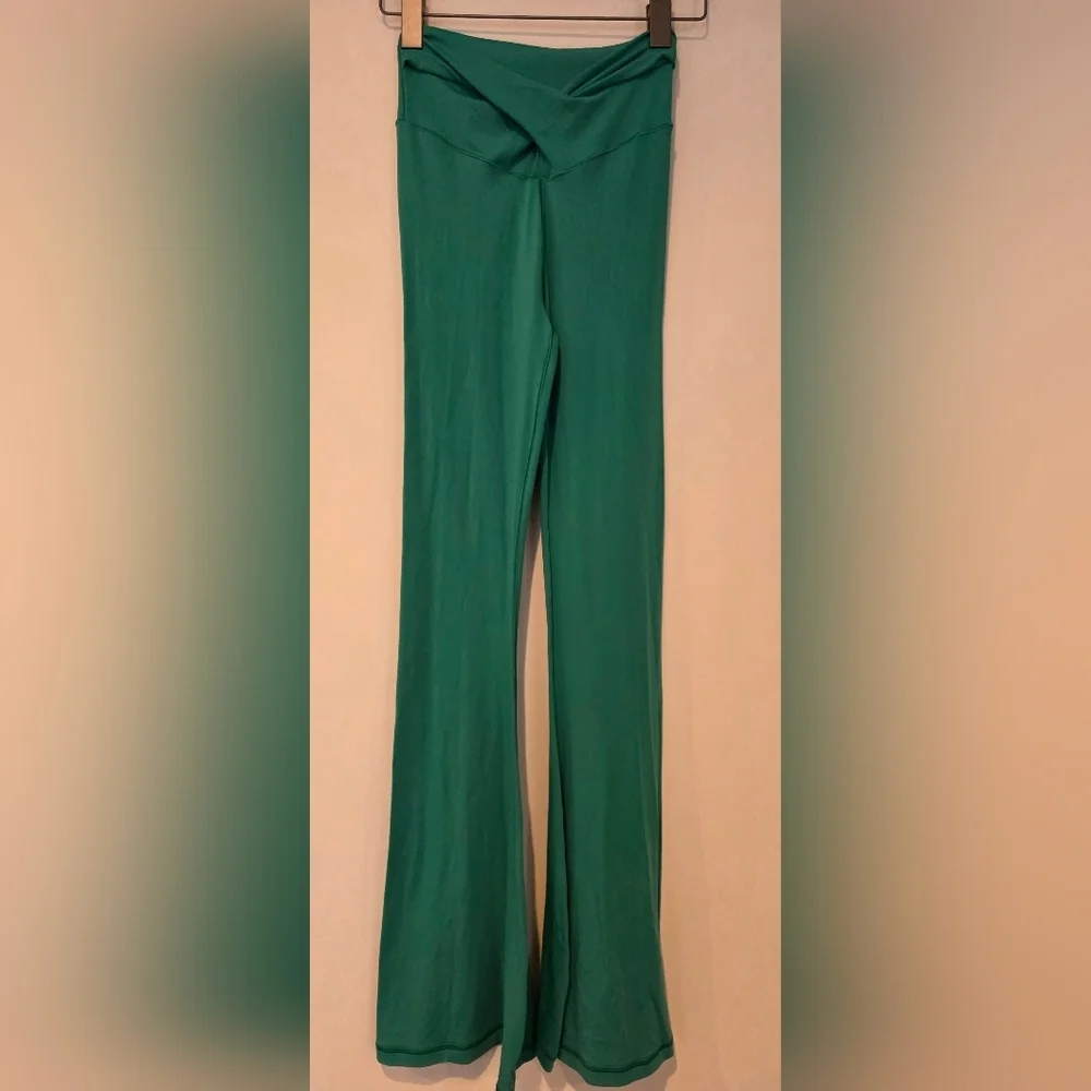 Offline by Aerie Size Small Real Me Flare Hi-Rise Legging Green Crossover Soft - Picture 2 of 7